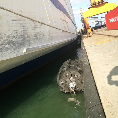 De cilindrische Iso17357-Zwarte Kleur 80kpa Marine Dock Bumpers van het Dok Rubberstootkussen