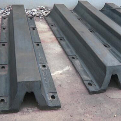 V-vormige dockfenders Marine Model Processing Service Beschermende barrière