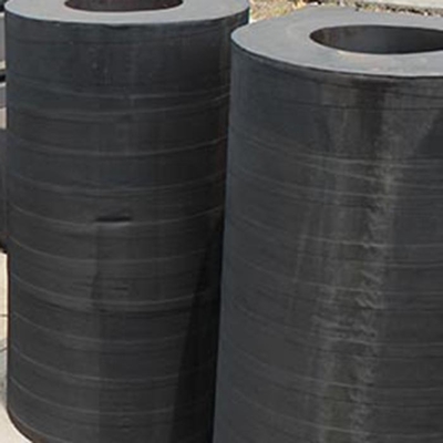 Efficiënte bescherming Cylindrische zeefenders zorgen voor betrouwbare kustverdediging